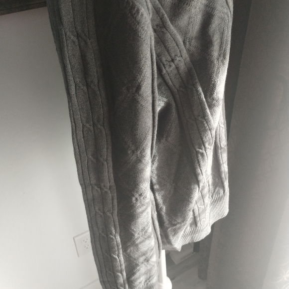 Men's Cable Knit Cardigan Sweater. XL - Picture 6 of 8